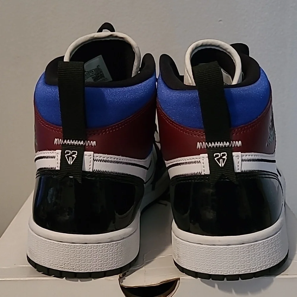 Air Jordan 1 Mid SE Wmns Size 11 Nike Athletic Basketball Sneakers Shoes